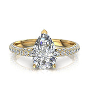 Bague solitaire 1.10 carat or jaune diamant poire et diamants ronds Patrizia